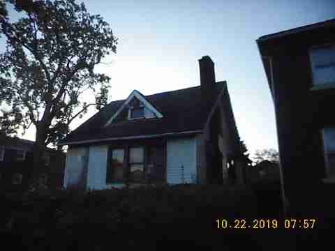 2435 Glandale (2)_m.jpg